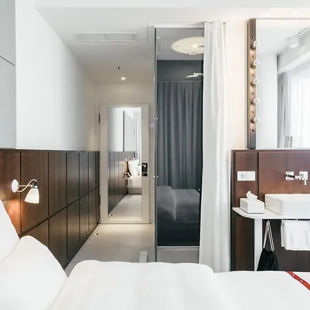 Ruby Lilly Hotel