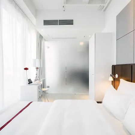 ルビー リリー 4* ミュンヘン