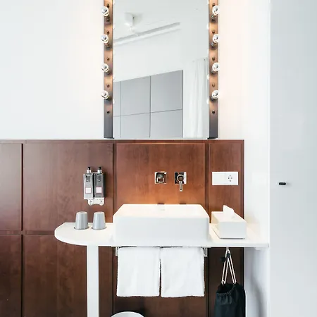 Ruby Lilly By Ihg 4*